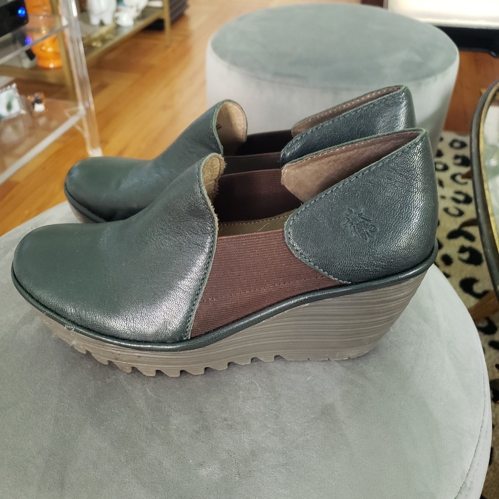 Green leather London Fly slip-on shoes